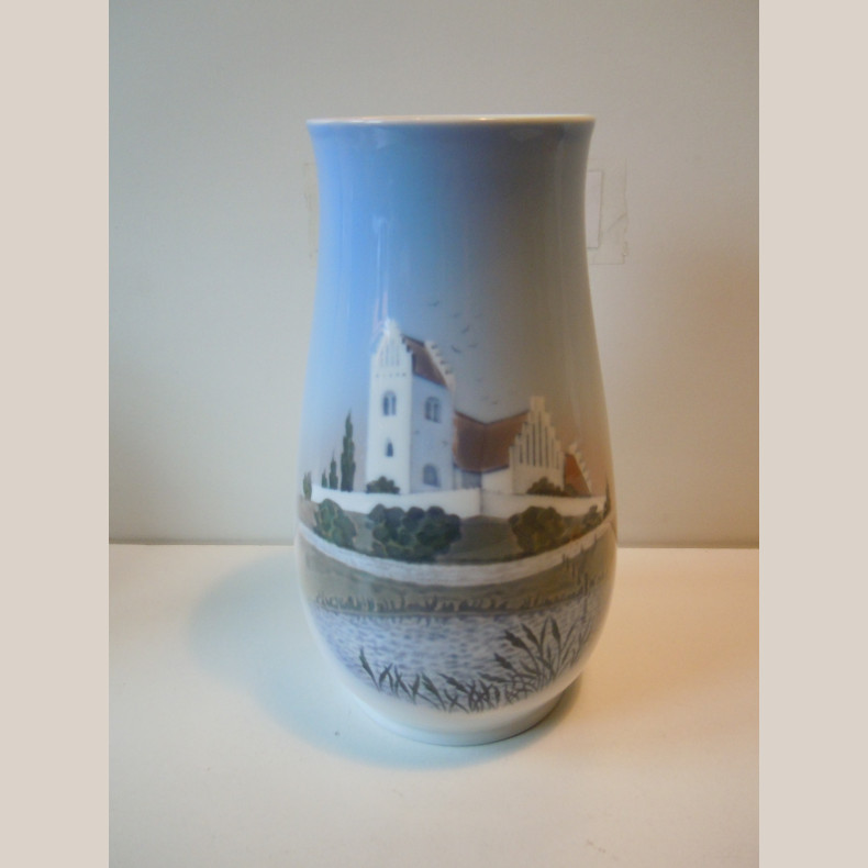 1302-6210 Vase "Landsby kirke" H17,5 cm
