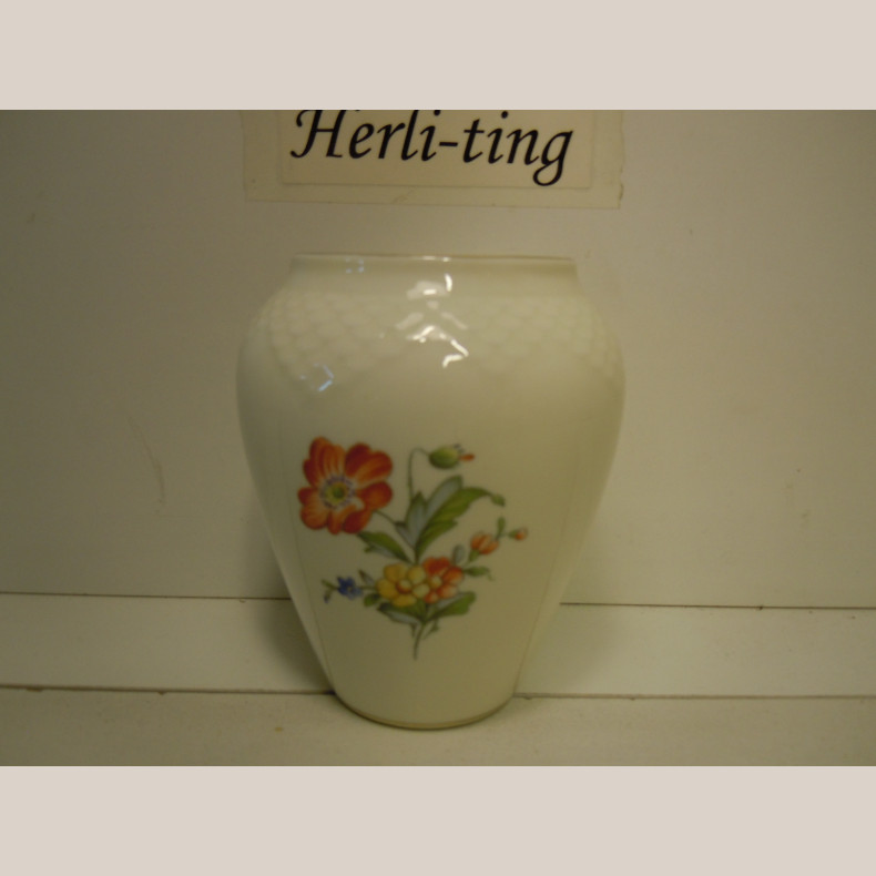 681/202 Vase H: 13 cm 1.sort.