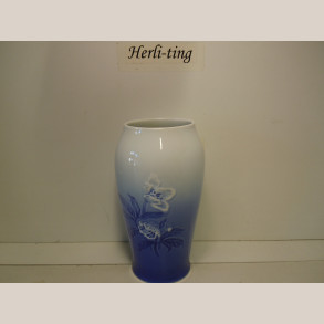 682 Vase H21,5 cm 1.sort.