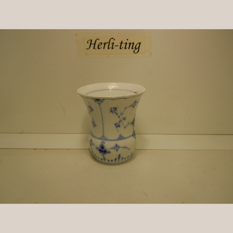 677/191 Vase 10,5x9 cm 2.sort. m.lille kantafslag