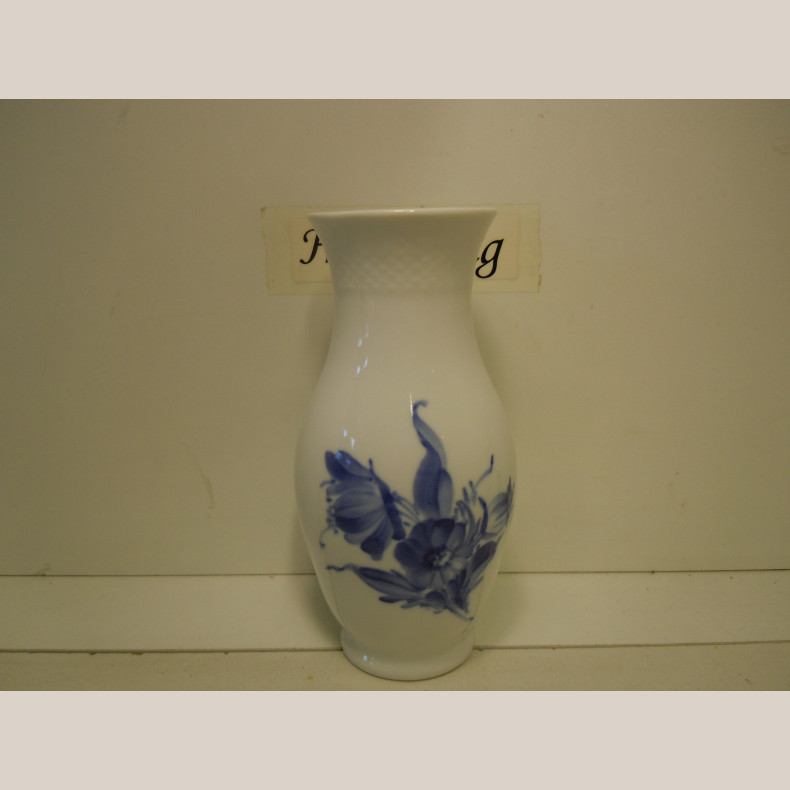 8263 Vase H:18 cm 1.s.