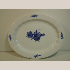 8541 Oval fad 46x36 cm 2.s.